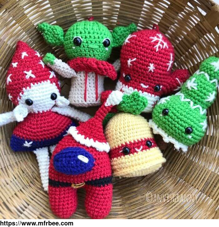 among_us_santa_amigurumi_christmas_ornament_crochet_pattern12_1