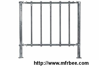 modular_equine_feed_fence_with_large_spacing_ensures_horse_secure