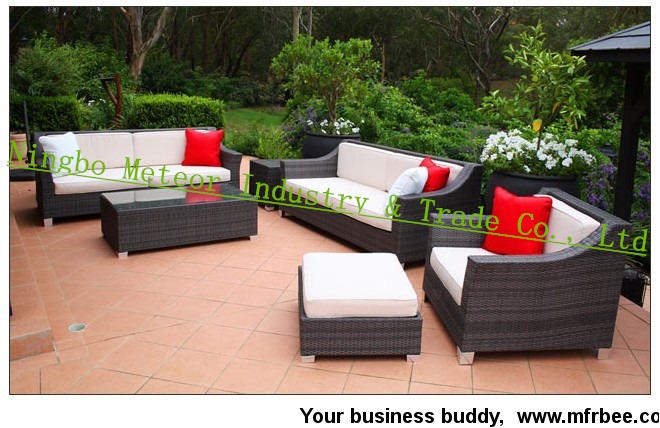 outdoor_table_and_chairs_wicker_furniture_set_rattan_couch