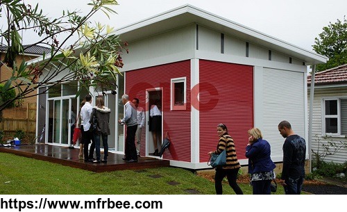 container_building_for_accommodation_and_living
