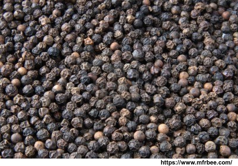dried_tanzanian_black_pepper_green_mung_beans_and_cashew_nuts_for_sale