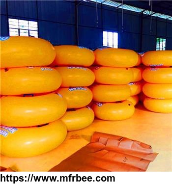 inflatable_yellow_swing_ring_for_children_in_the_water