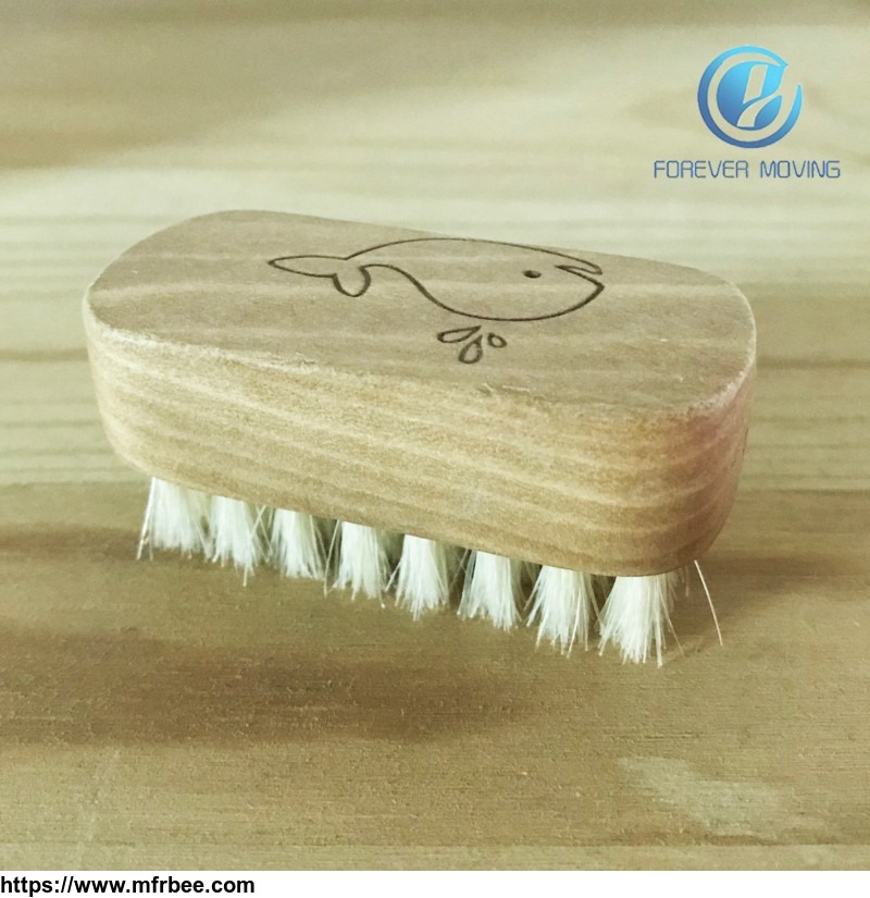 high_quality_safe_natural_wooden_baby_nail_brush_small_size_for_little_fingers