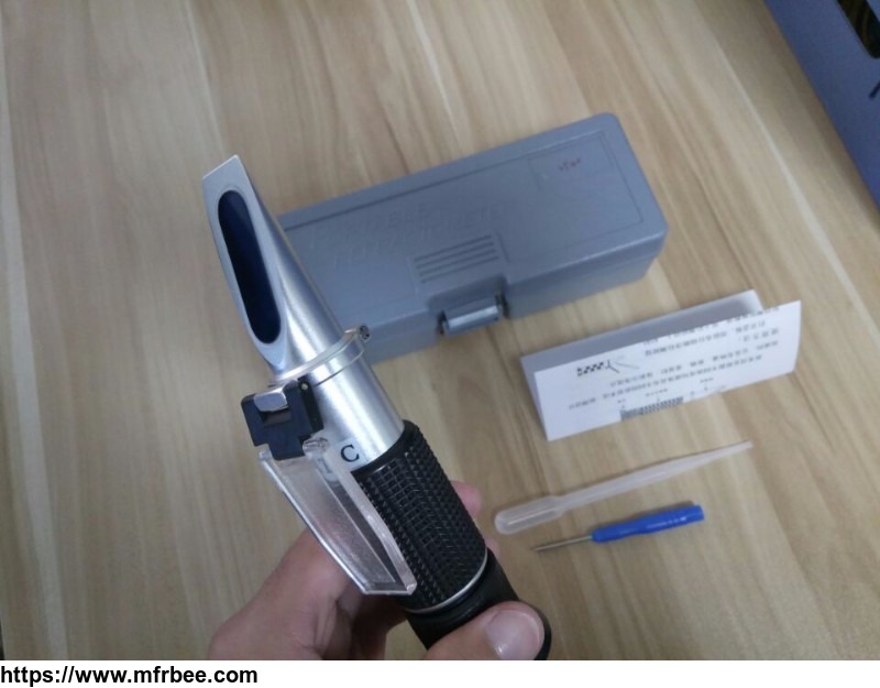 factory_price_hand_held_digital_refractometer_for_sale_with_0_28_percentage_salinity