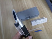 Factory price hand held digital refractometer for sale with 0-28% salinity