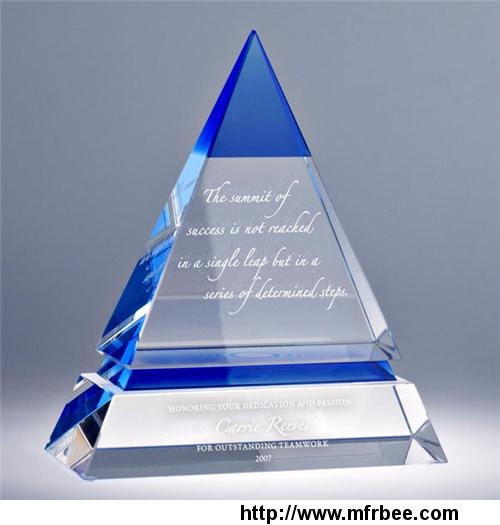 crystal_pyramid_trophy