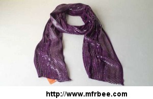 wearing_a_square_scarf_square_scarf