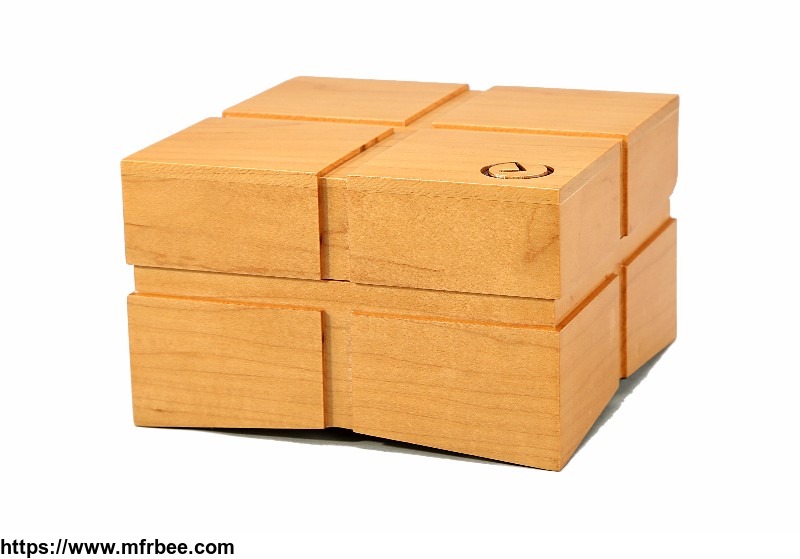 natural_wooden_flat_lacquered_watch_packaging_and_gift_box