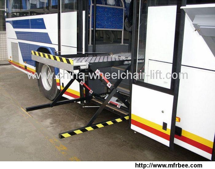 uvl_700_1300_wheelchair_lift_in_bus_step_