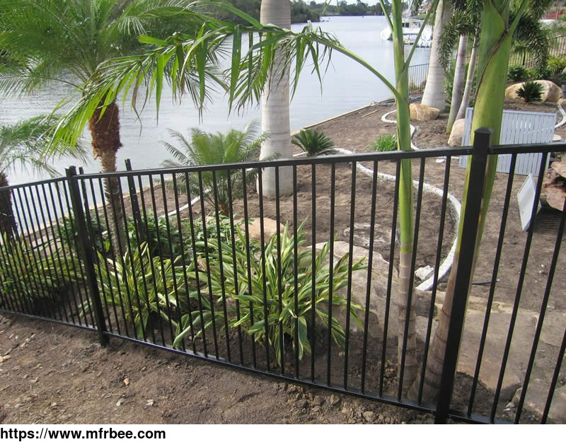 galvanised_and_powder_coated_pool_fencing