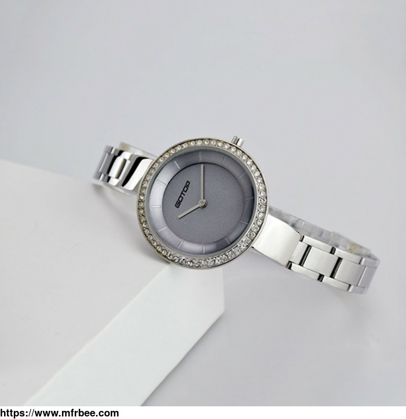 features_of_aw476_polished_silver_finish_stainless_steel_women_s_watch