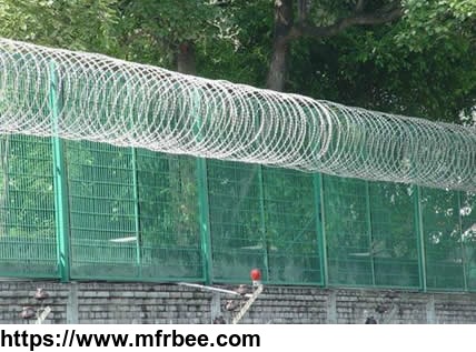 358_mesh_fitted_with_razor_wire_for_high_security_prison_perimeter_fencing