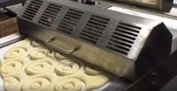Donut rolling cutter machine——yufeng