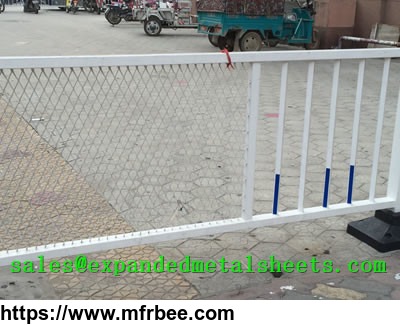 expanded_metal_isolation_fence