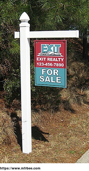 real_estate_signpost_bring_attention_to_a_real_estate_listing