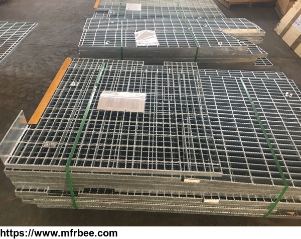 customized_carbon_steel_grating_used_in_oil_and_gas_field