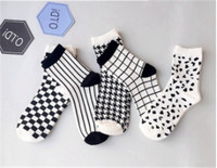 Fashion lovers plover case black and white socks