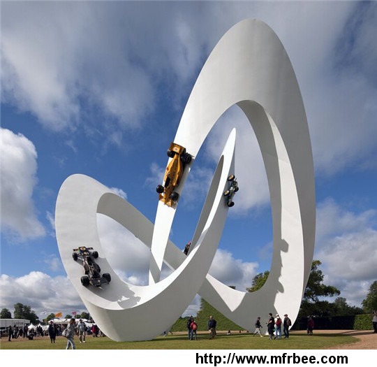 outdoor_large_stainless_steel_sculpture