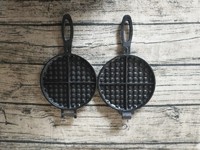 more images of Pre-seasoned Cast Iron Waffle Pan