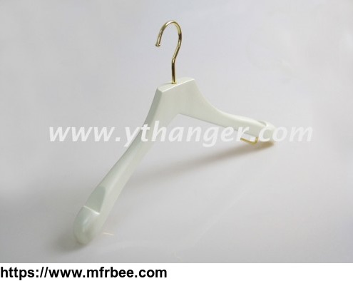 high_quality_wooden_dress_hanger_with_notches