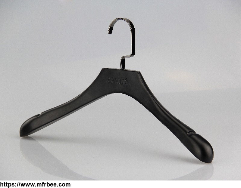 high_quality_black_wooden_coat_hanger_for_clothes