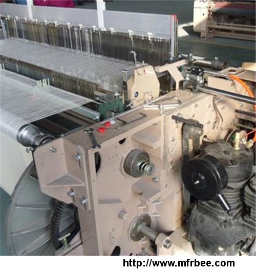 air_jet_loom_with_independent_air_pump