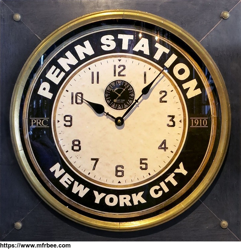 pen_station_square_clock