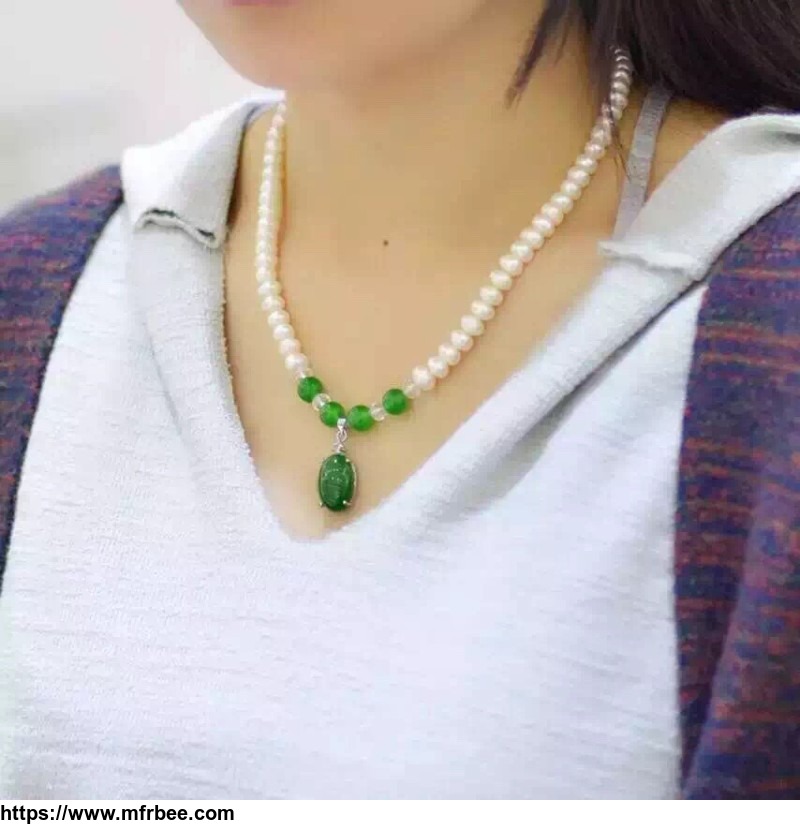 green_crystal_button_pearl_necklace