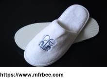 luxury_customised_disposable_velour_hotel_slipper_with_embroidery