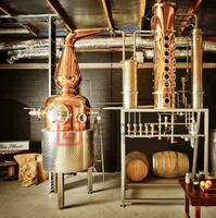 1000L Whiskey Brandy Gin Micro Distillation Equipment Alcohol Copper Distiller